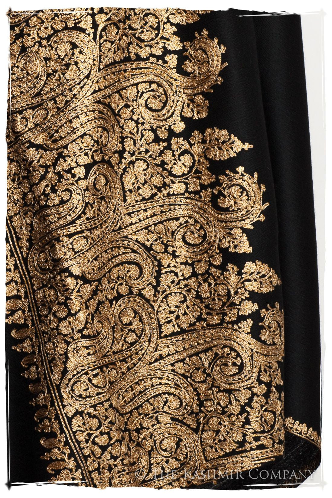 The Sophistiqué Oro Princess Paisley Shawl