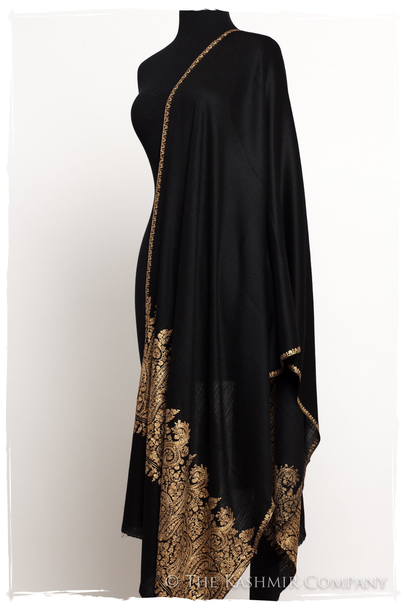 The Sophistiqué Oro Princess Paisley Shawl