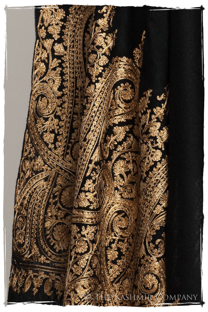 The Sophistiqué Oro Reine Paisley Shawl