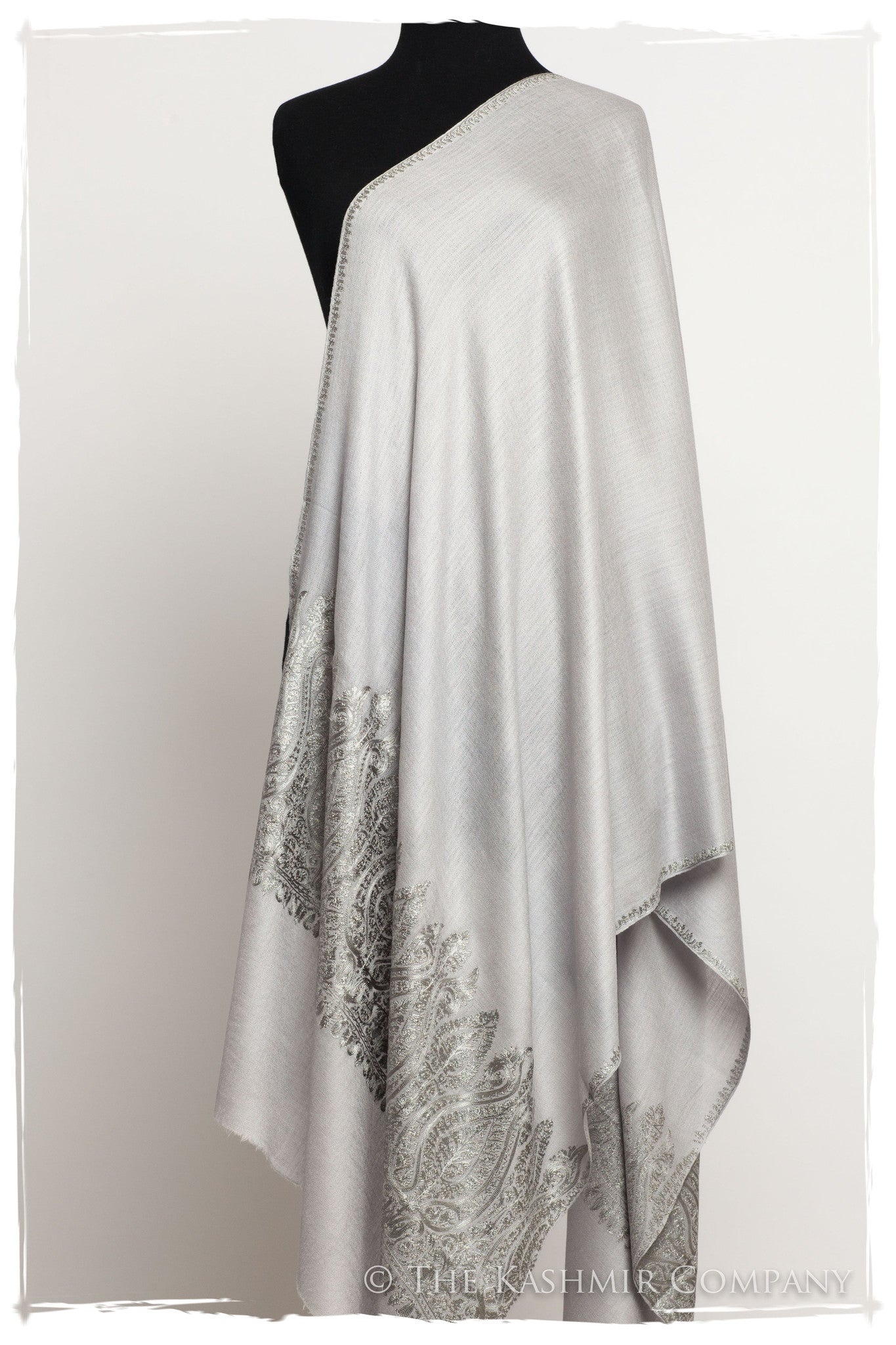 The Sophistiqué Gris Grâce Paisley Shawl