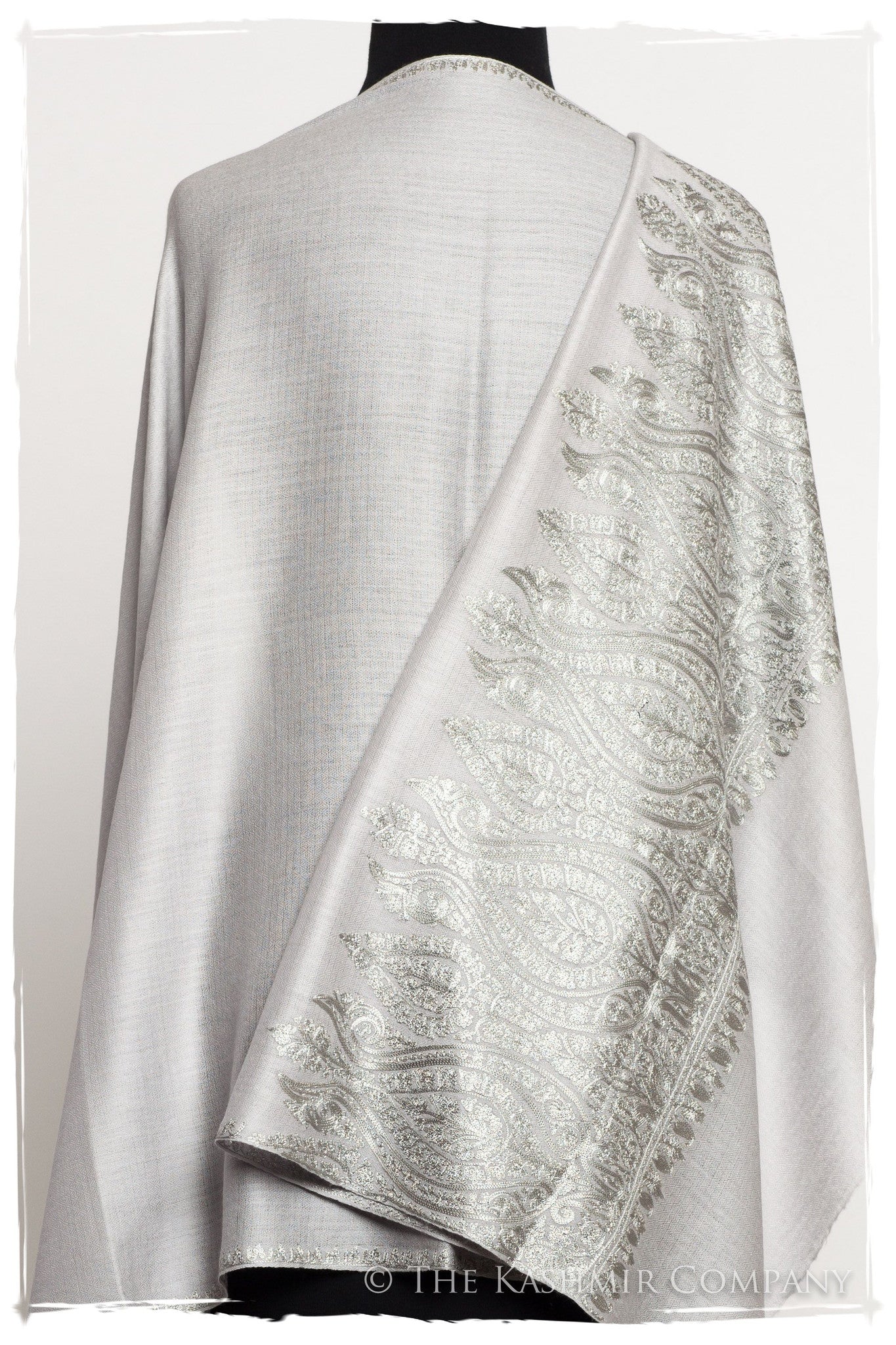 The Sophistiqué Gris Grâce Paisley Shawl
