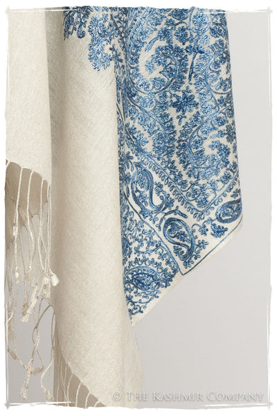 The Célébration Fabuleuse Bleu Marine Shawl