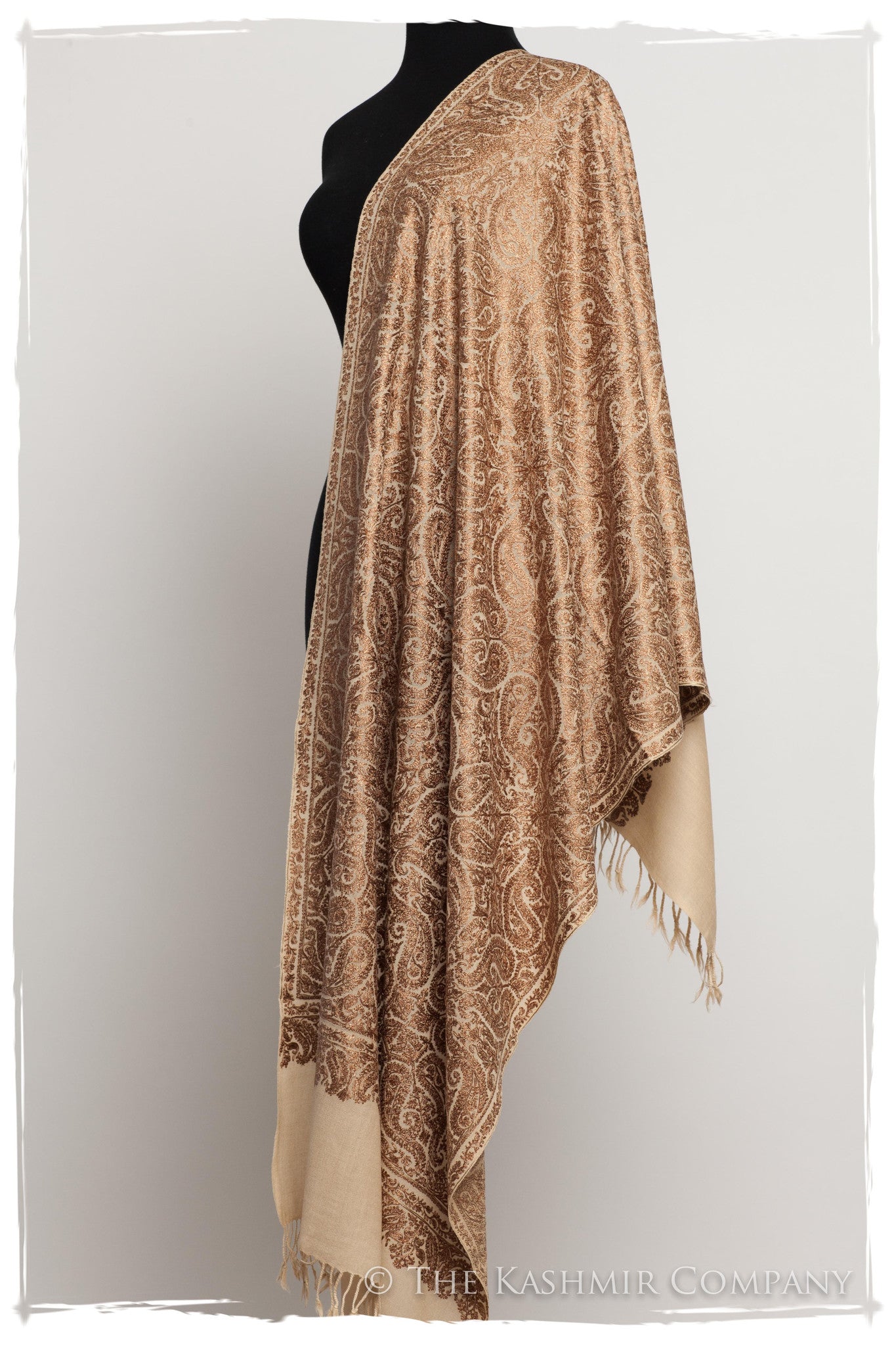 The Célébration Fabuleuse Gold Paisley Shawl