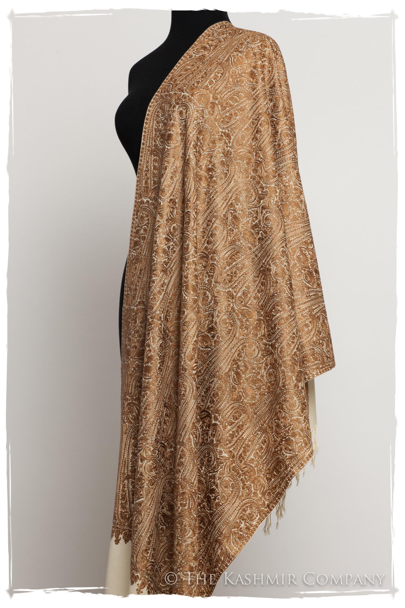 The Célébration Fabuleuse Gold Paisley Shawl