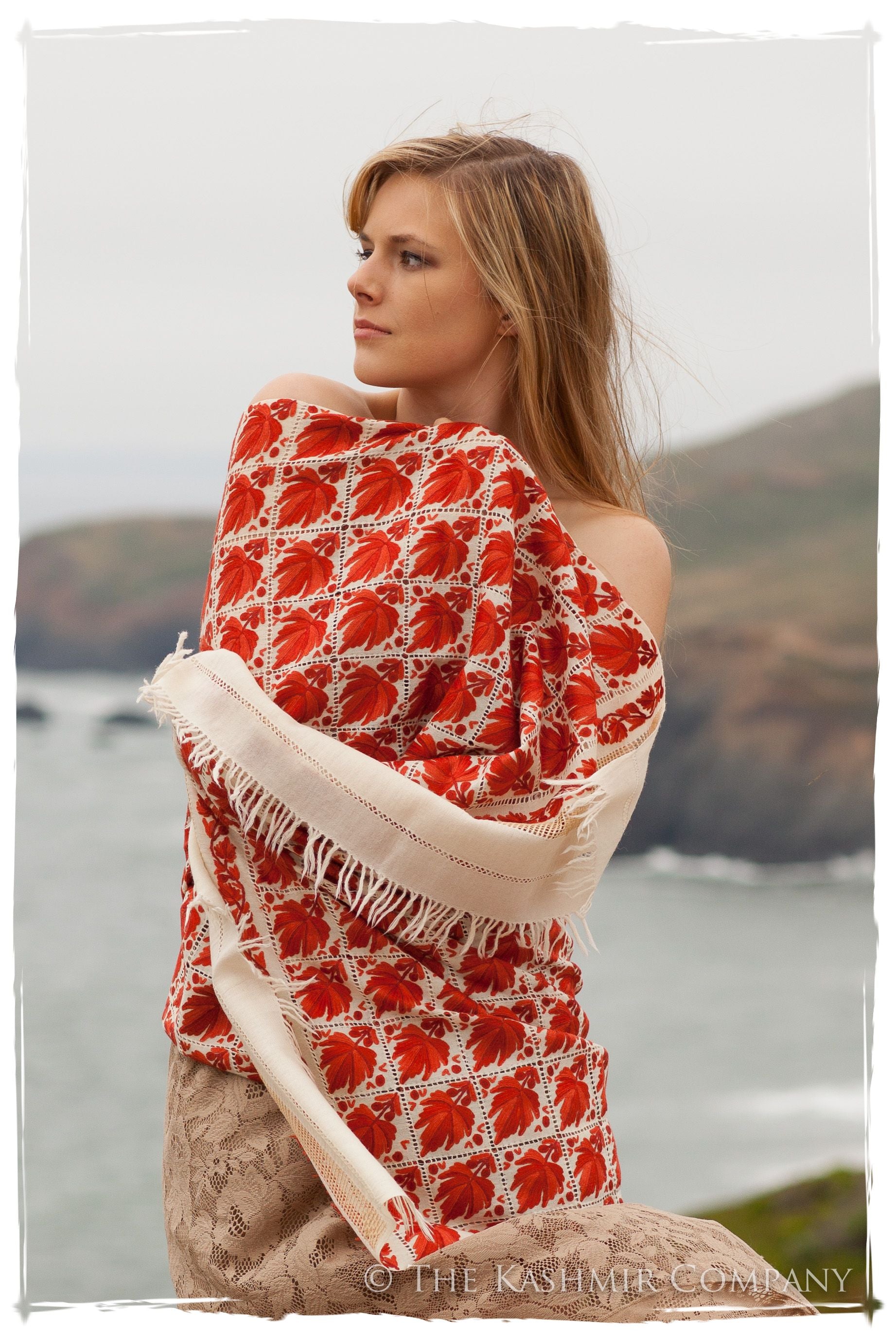 Les Nouvelles Fil Dessiné Maple Ivoire Shawl