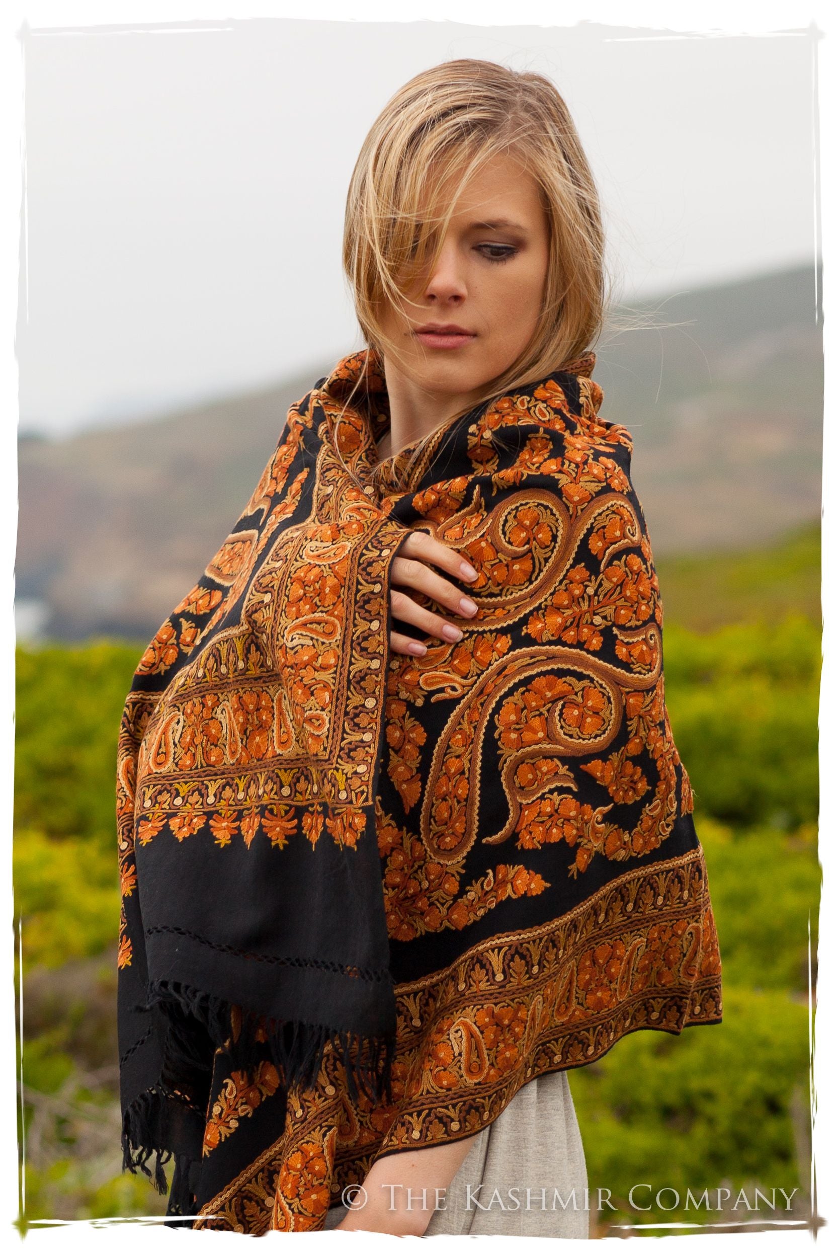 Antique Jardin de Paisley Oro Antiquaires Shawl