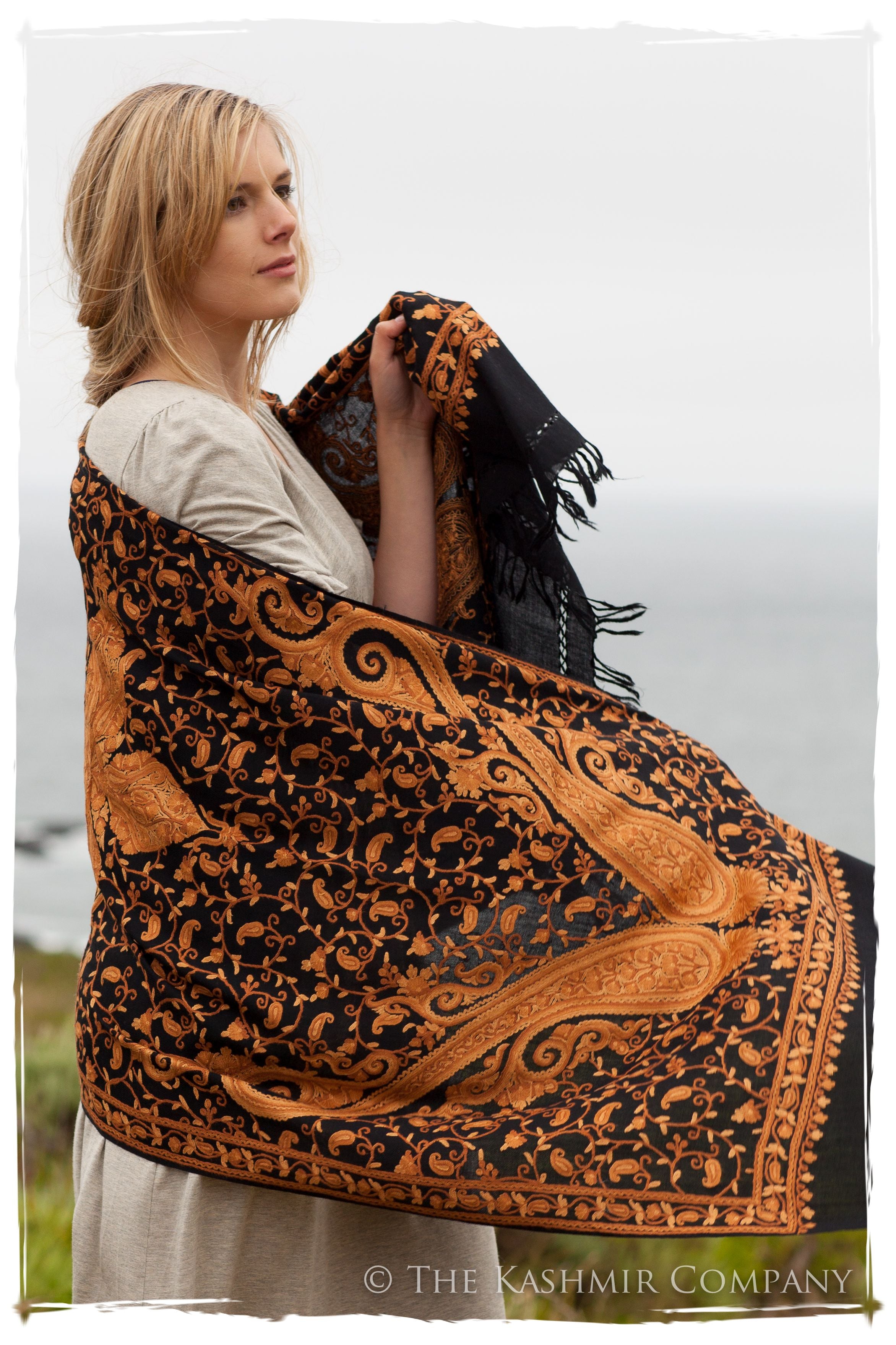 Oro de Californie Royale Paisley Shawl