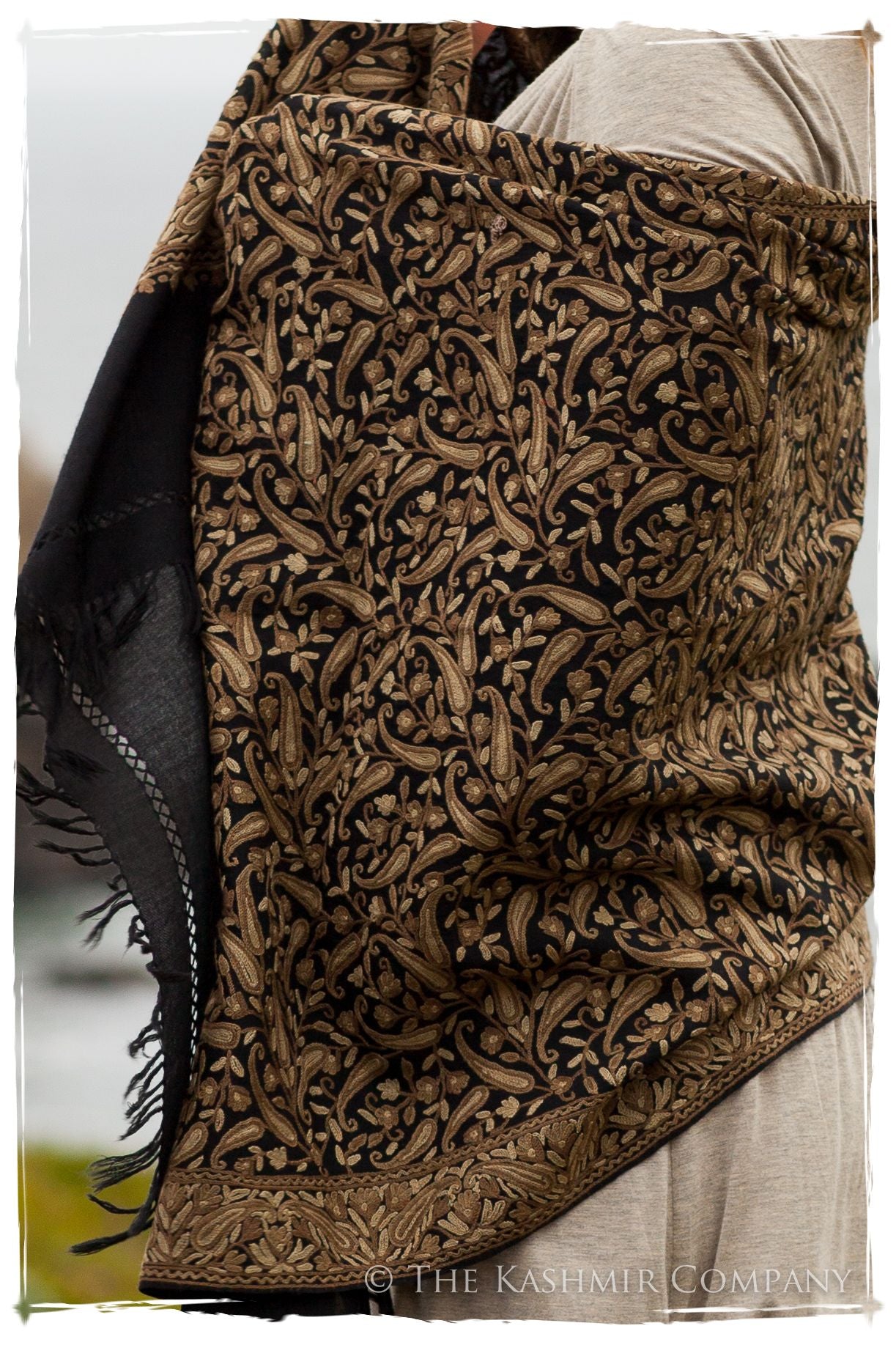 Le Chateau Cyprès Paisley Shawl