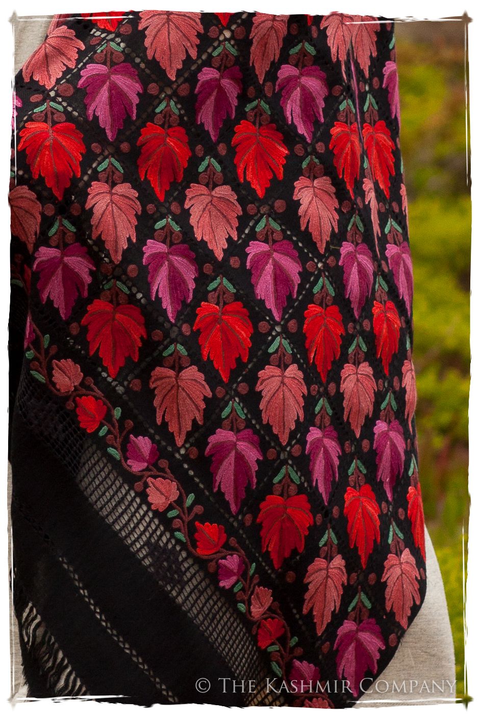 Les Nouvelles Fil Dessiné Française Maple Noir Shawl