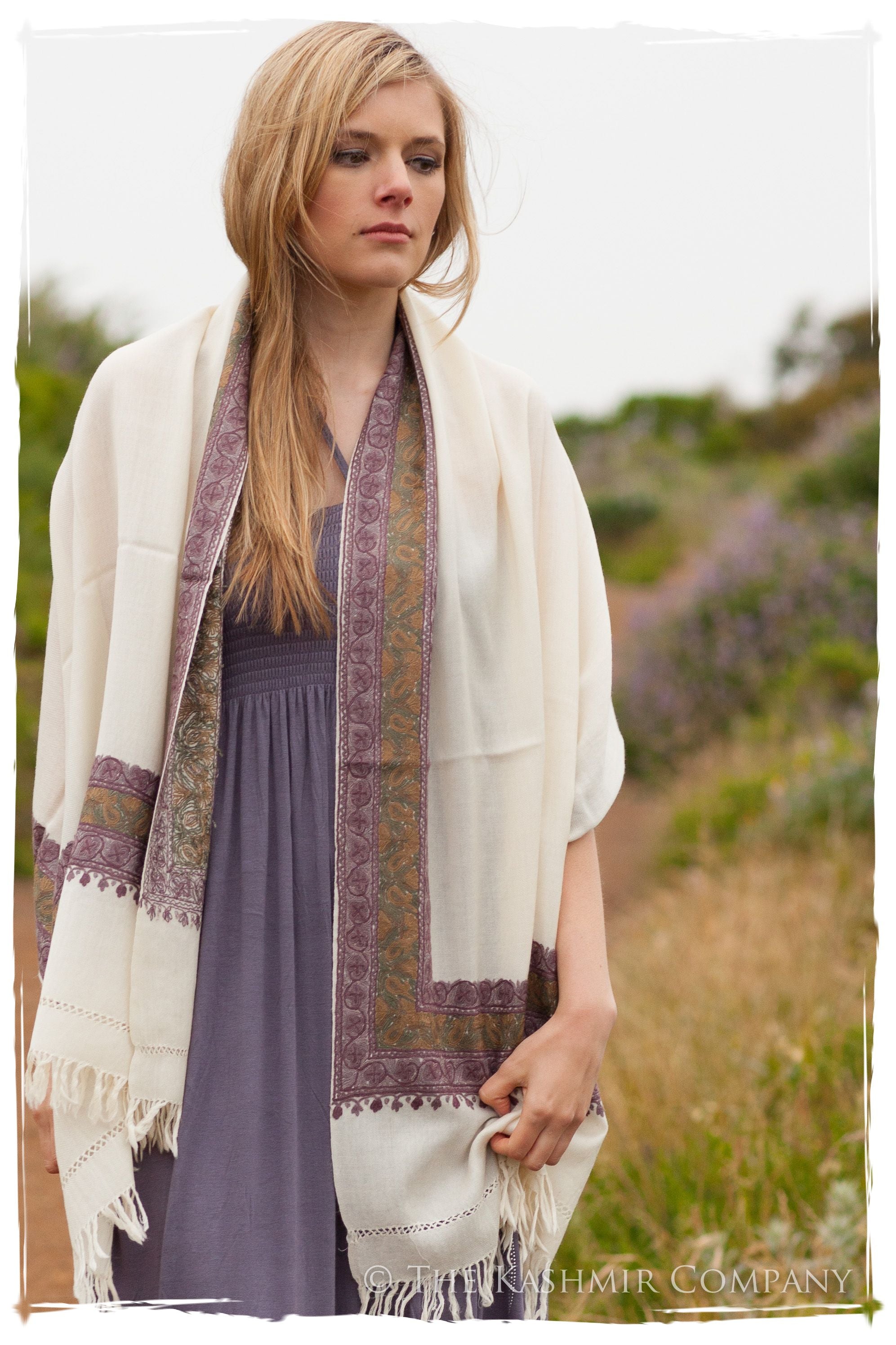 Trois FrontièreLavender Aura Ivorie Mascarade Shawl