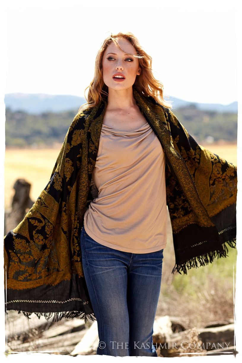 Pointe de Elegance Paisley Shawl