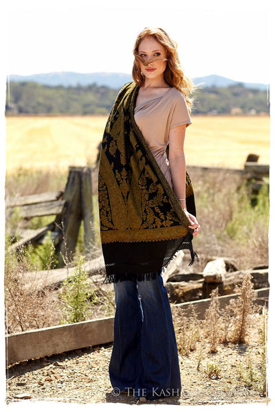 Pointe de Elegance Paisley Shawl