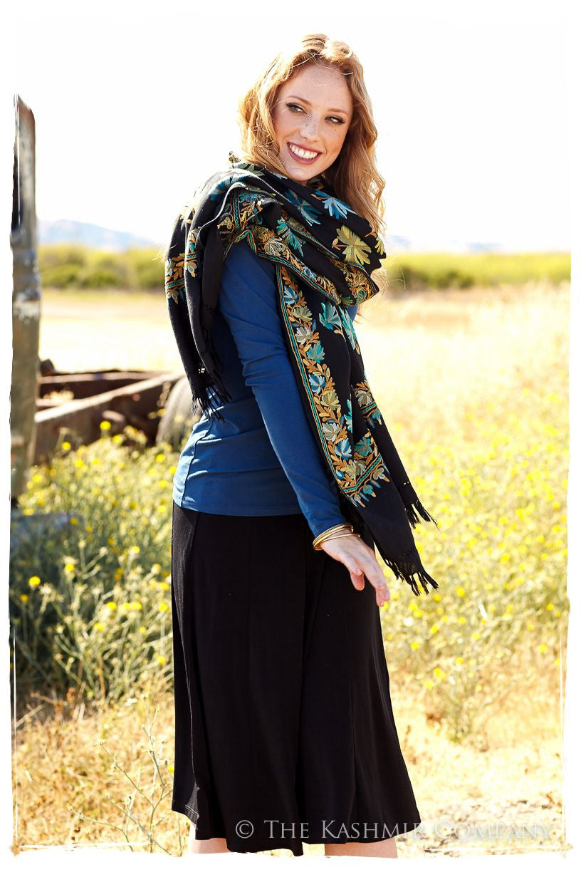 Les Nouvelles Feuilles Noir Shawl