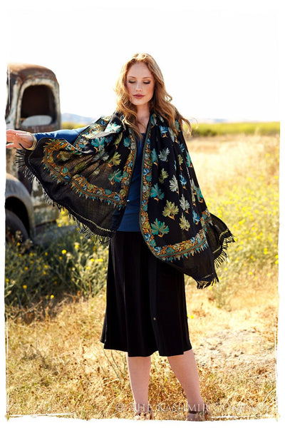 Les Nouvelles Feuilles Noir Shawl