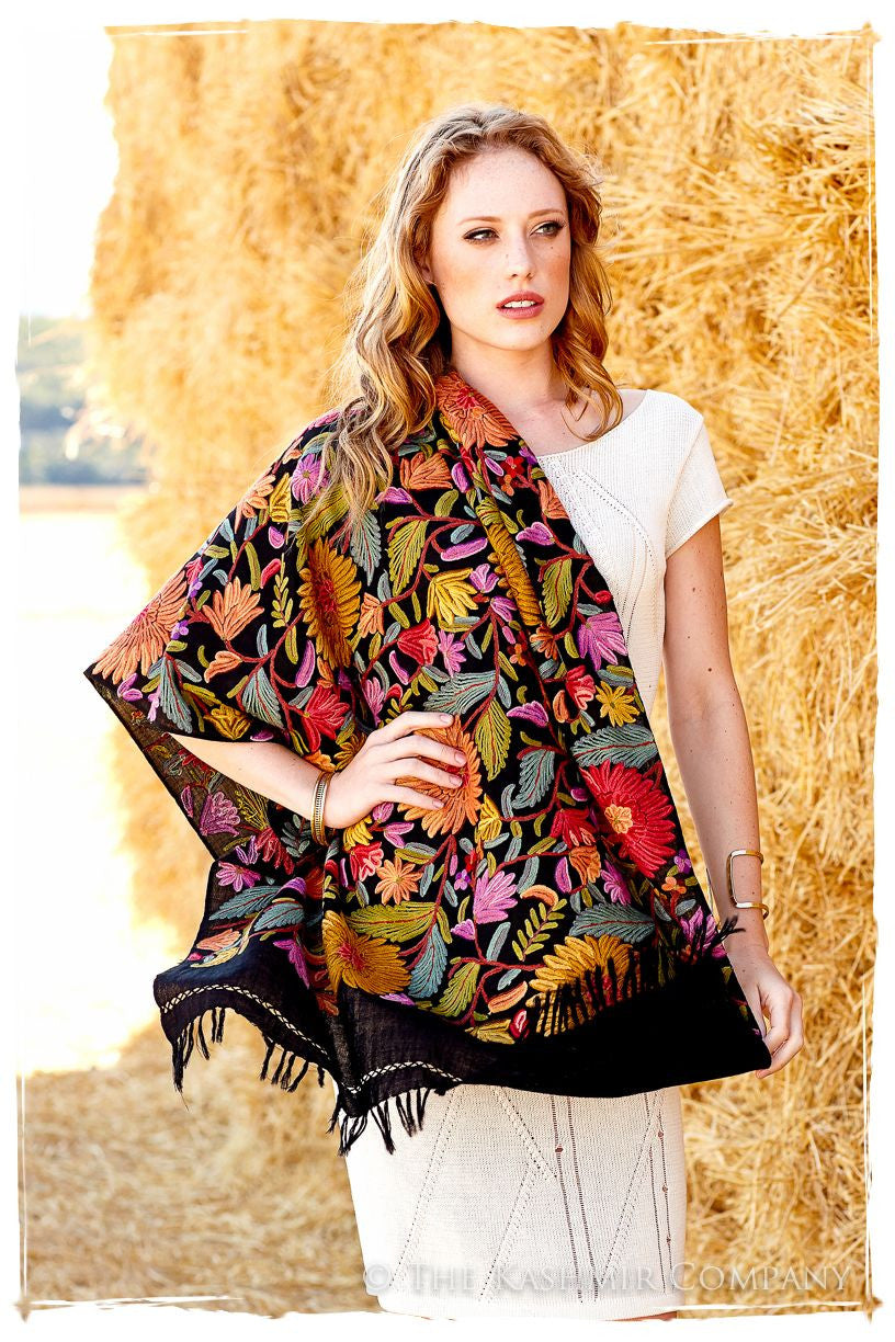 Soleil de L'amour Noir Shawl