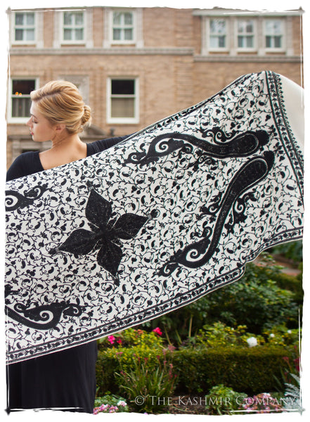 Soirée en Noir et Blanc Royale Paisley Shawl