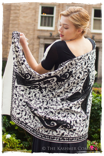 Soirée en Noir et Blanc Royale Paisley Shawl