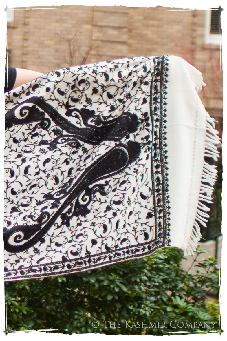 Soirée en Noir et Blanc Royale Paisley Shawl