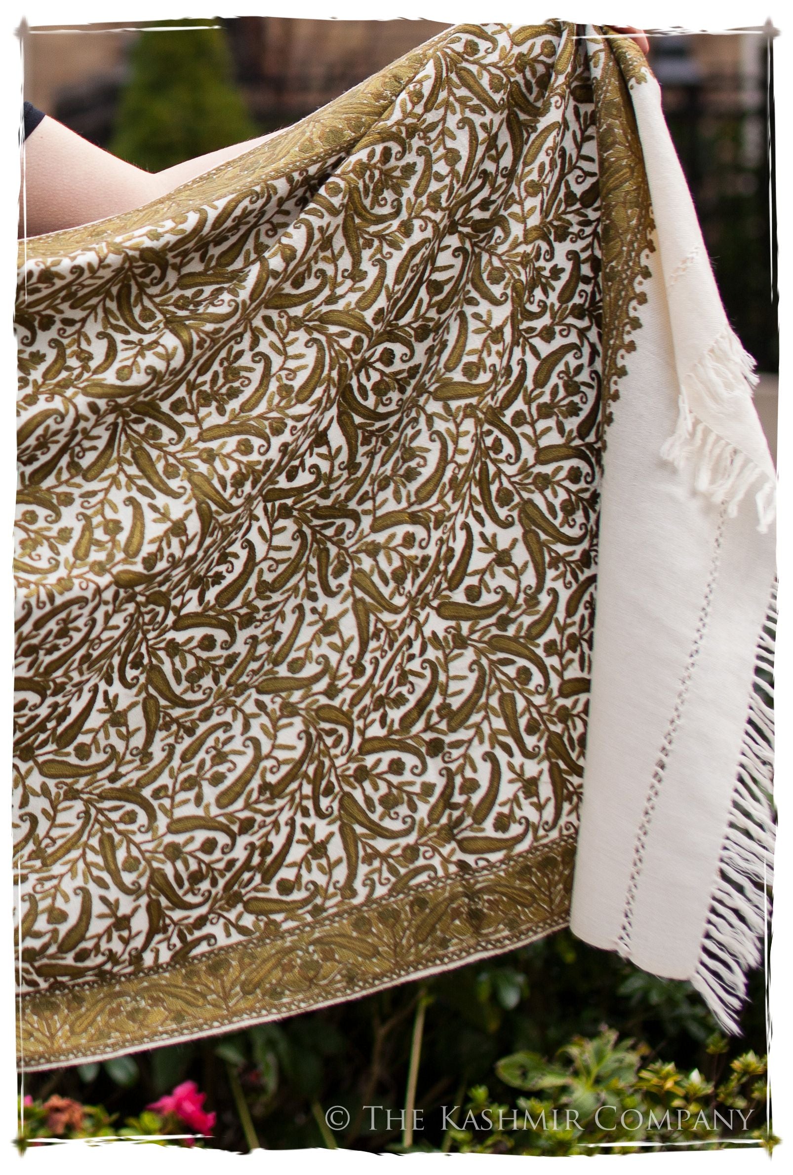 Le Château de Genévrier Paisley Shawl