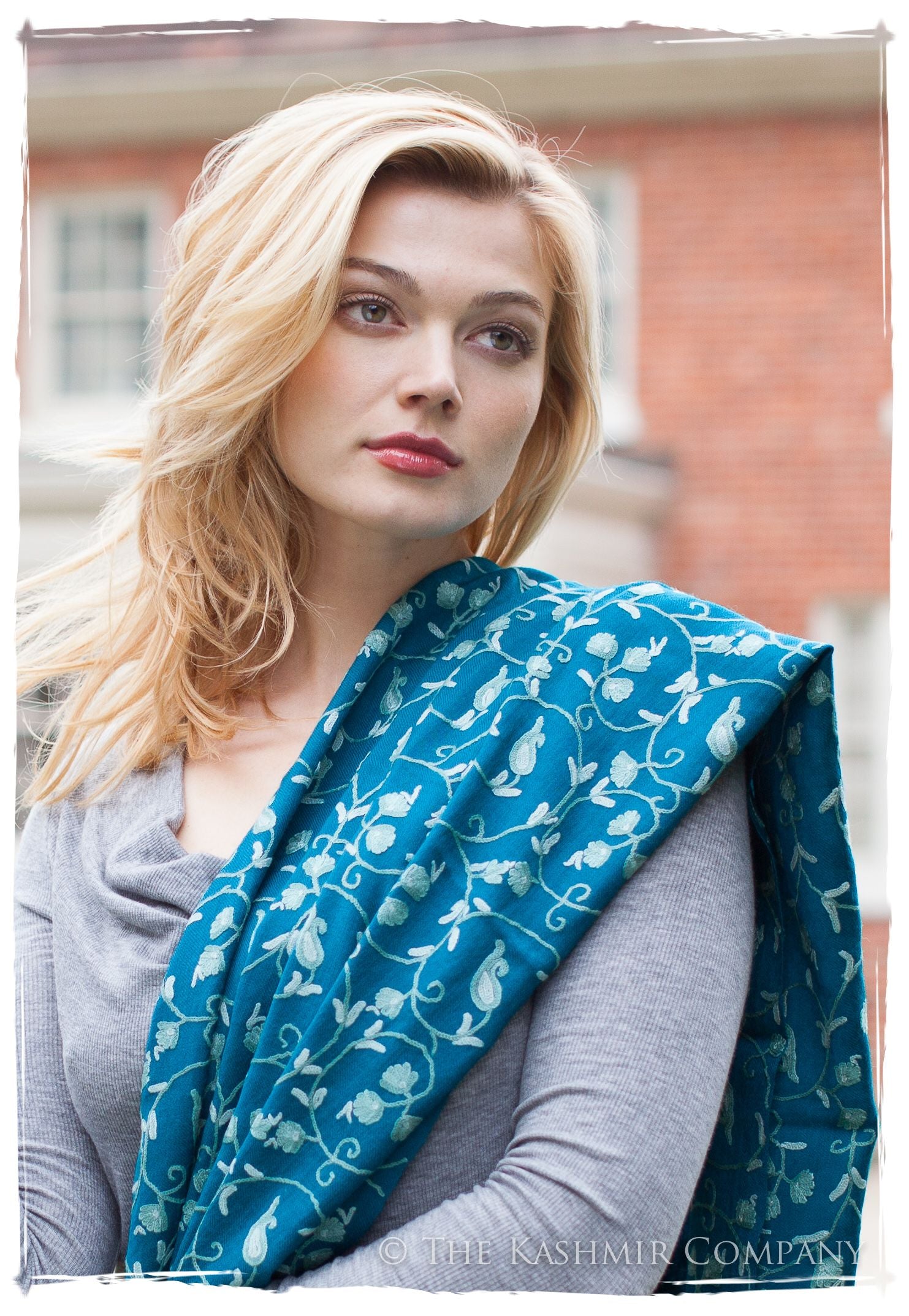 Océan Bleu Secret Garden Shawl