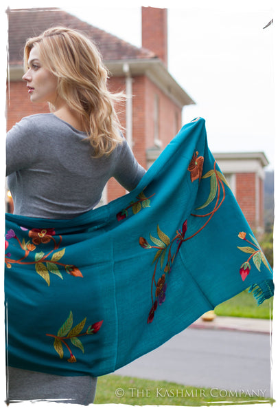 Je Ne Sais Quoi Jardin bleu fleurs Shawl