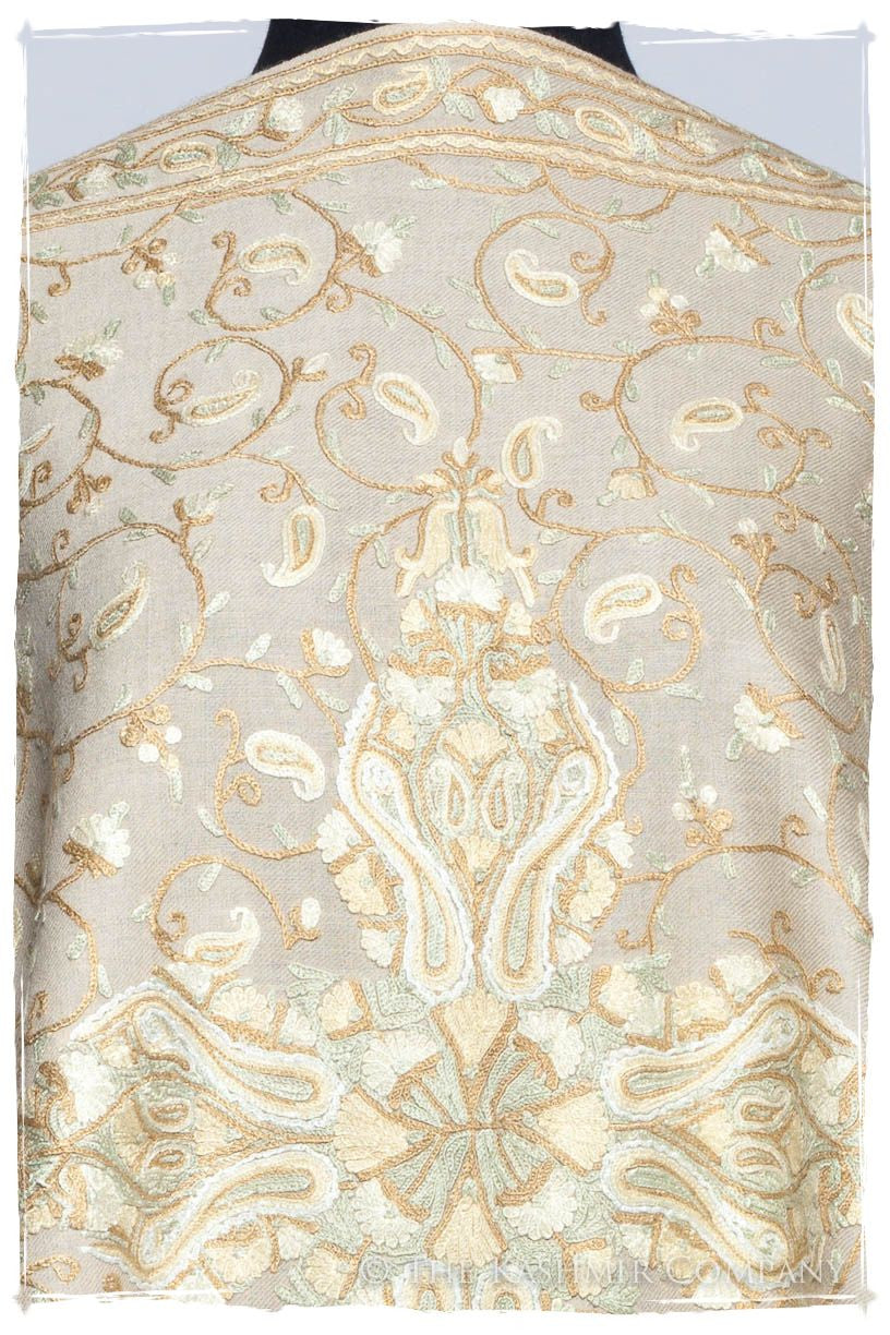 Pearl de Crème Royale Paisley Shawl