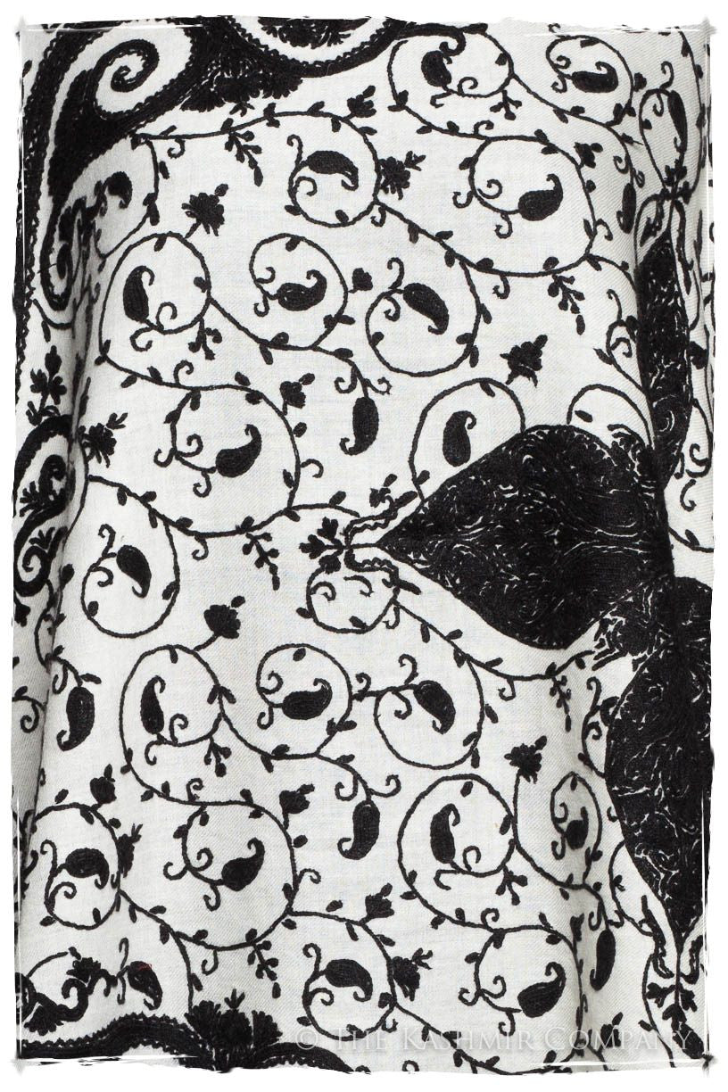 Jour et Nuit Royale Paisley Shawl