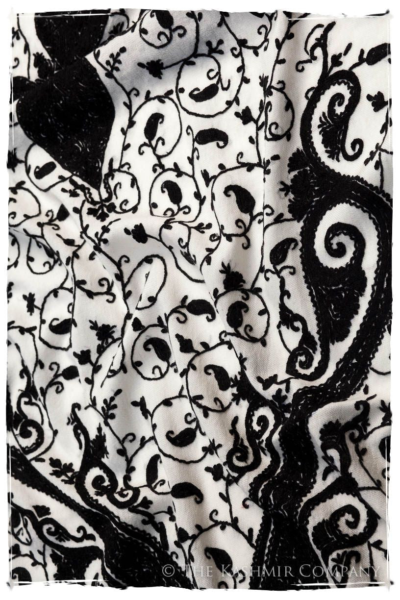 Jour et Nuit Royale Paisley Shawl