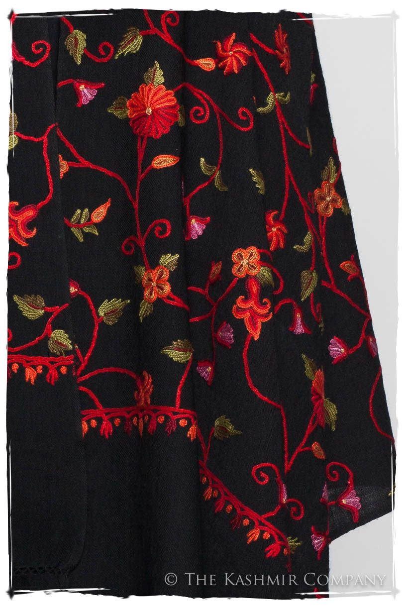 True Rouge Jardin Antoinette Noir Shawl