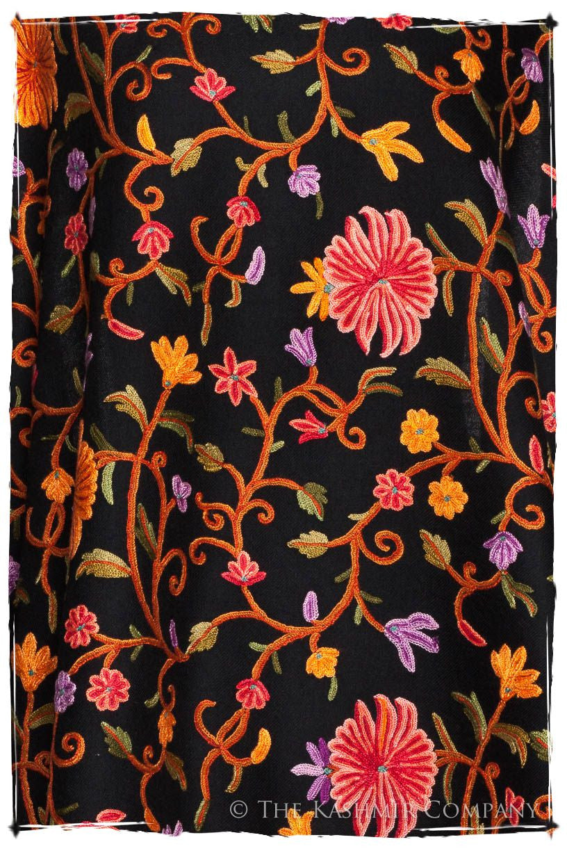 Jardin de Oeillet Notre Dame Noir Shawl