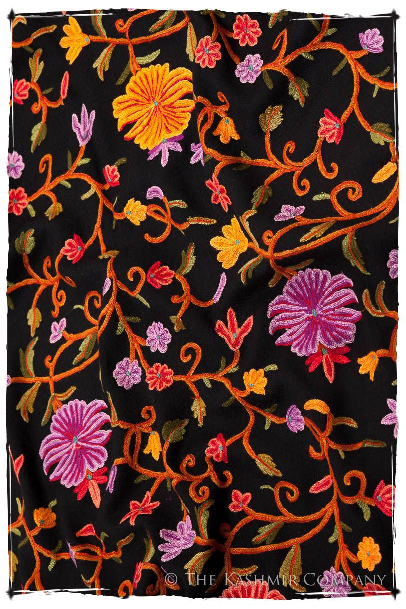 Jardin de Oeillet Notre Dame Noir Shawl