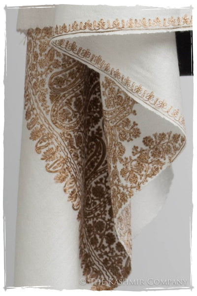 The Sophistiqué Oro Reine Ivoire Paisley Shawl