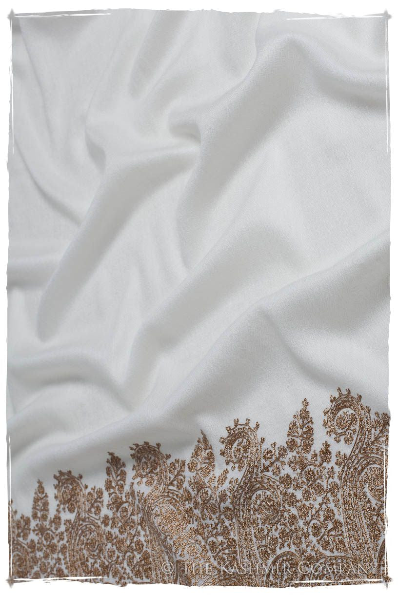 The Sophistiqué Oro Reine Ivoire Paisley Shawl