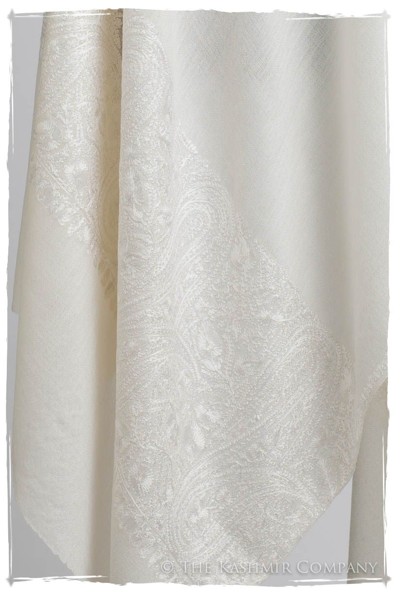 The Sophistiqué Ivoire Empress Paisley Shawl