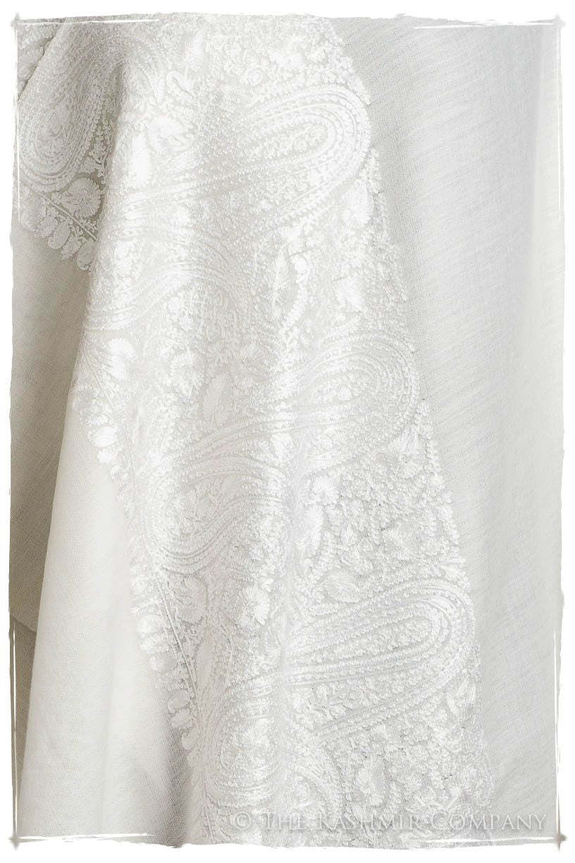 The Sophistiqué Ivoire Empress Paisley Shawl