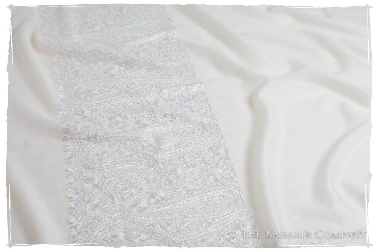The Sophistiqué Ivoire Empress Paisley Shawl