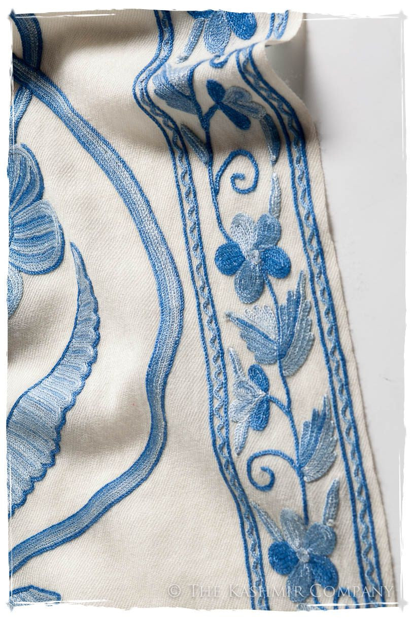 Nuances de bleu de l'ivoire Shawl