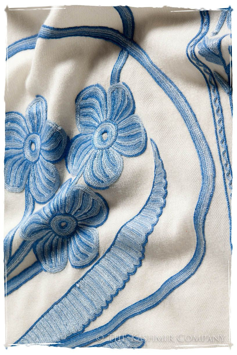 Nuances de bleu de l'ivoire Shawl