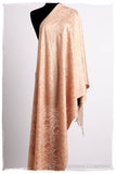 The Célébration Fabuleuse Crème de Pêche Shawl
