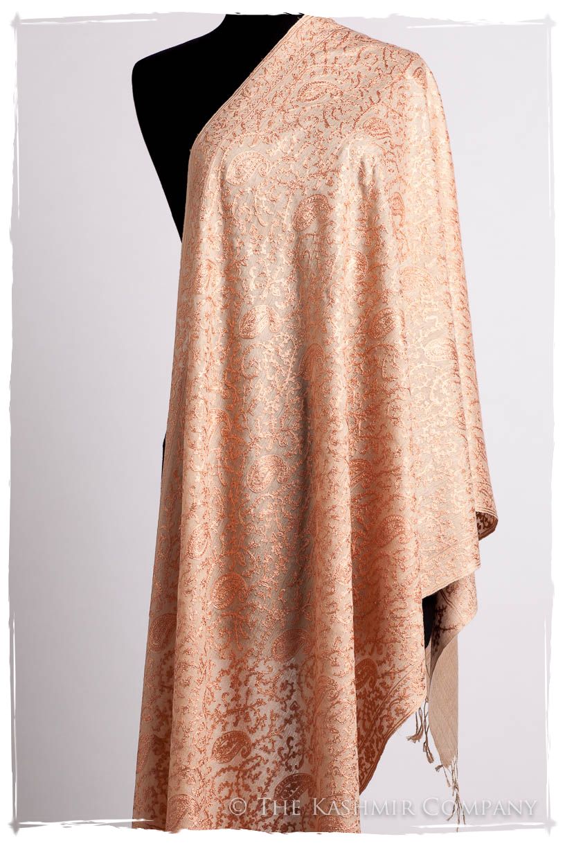 The Célébration Fabuleuse Crème de Pêche Shawl