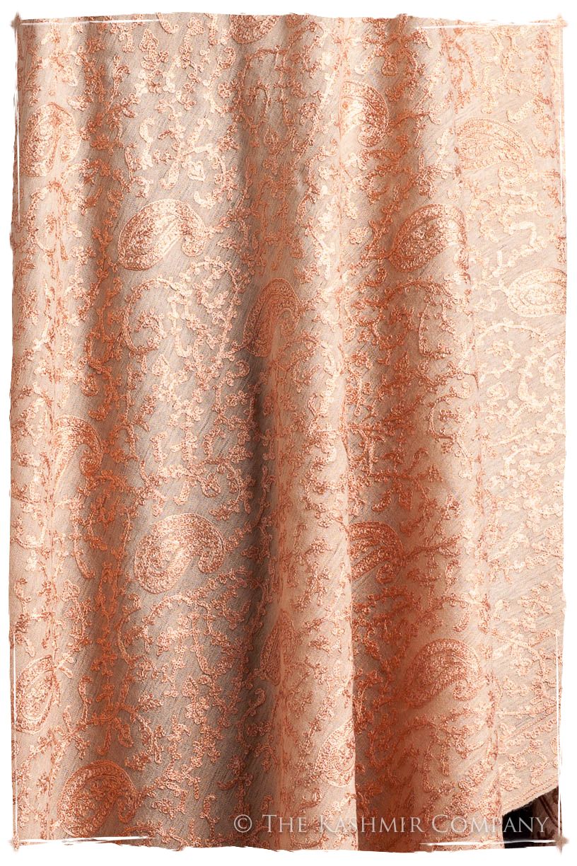 The Célébration Fabuleuse Crème de Pêche Shawl
