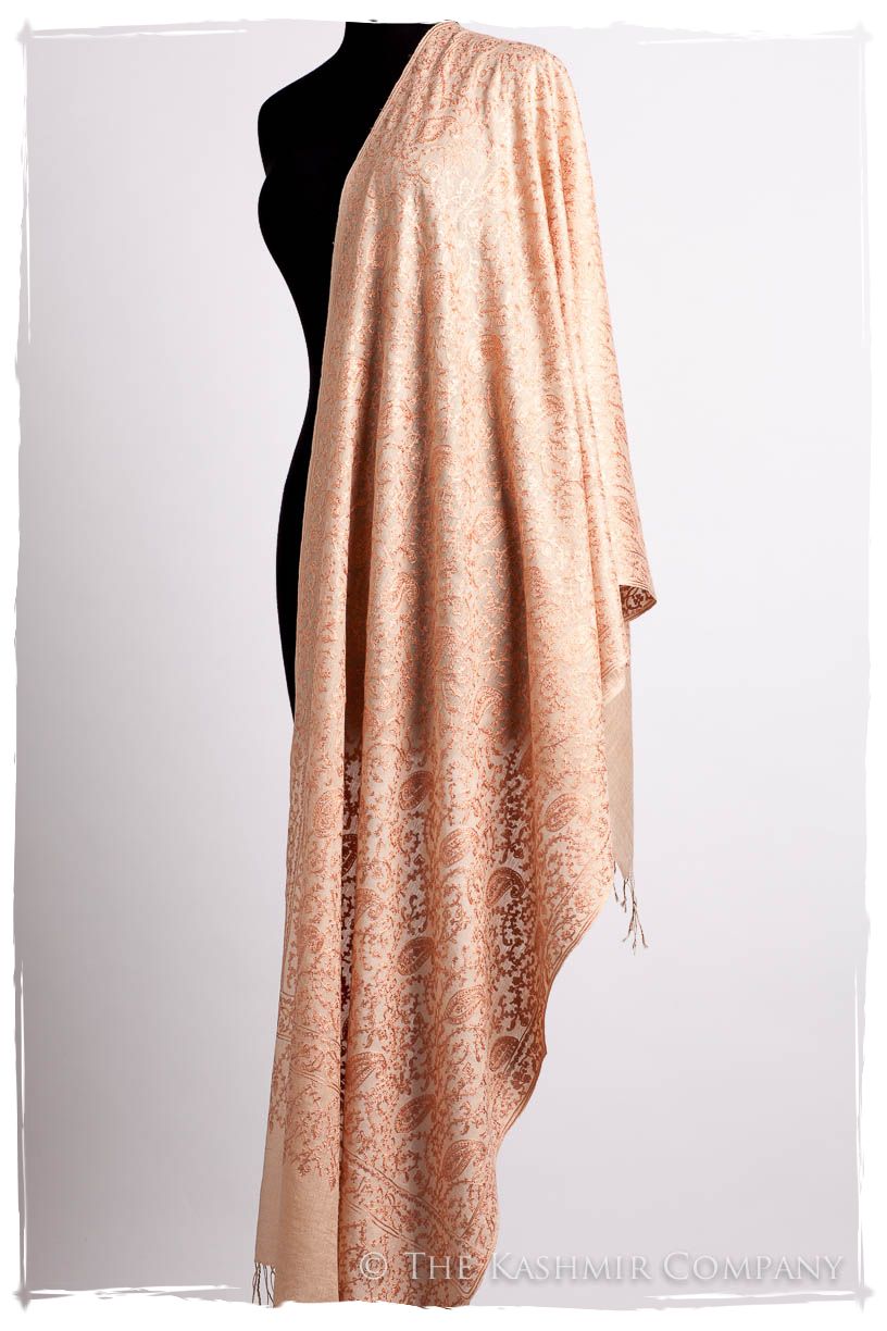 The Célébration Fabuleuse Crème de Pêche Shawl