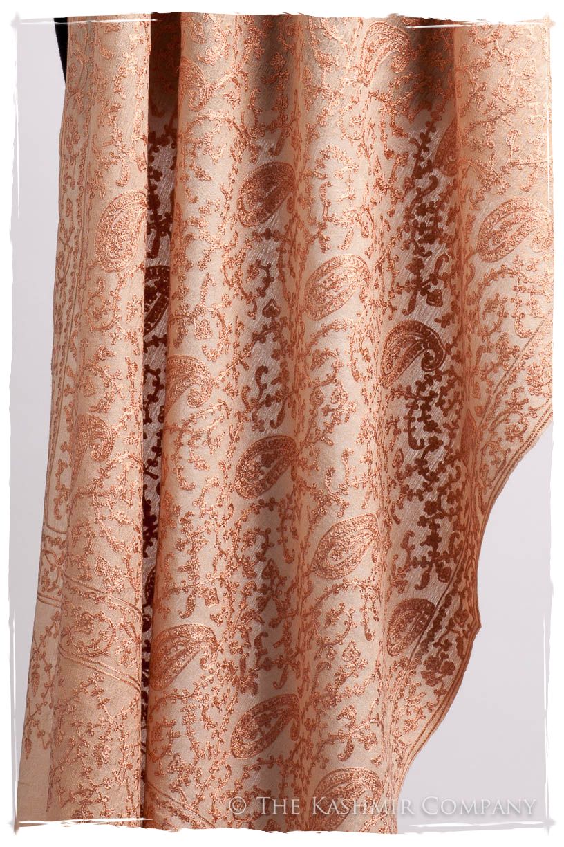 The Célébration Fabuleuse Crème de Pêche Shawl