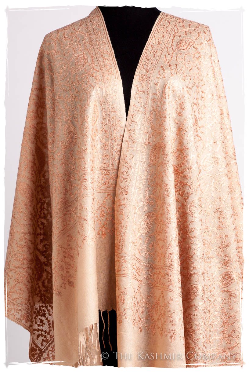 The Célébration Fabuleuse Crème de Pêche Shawl