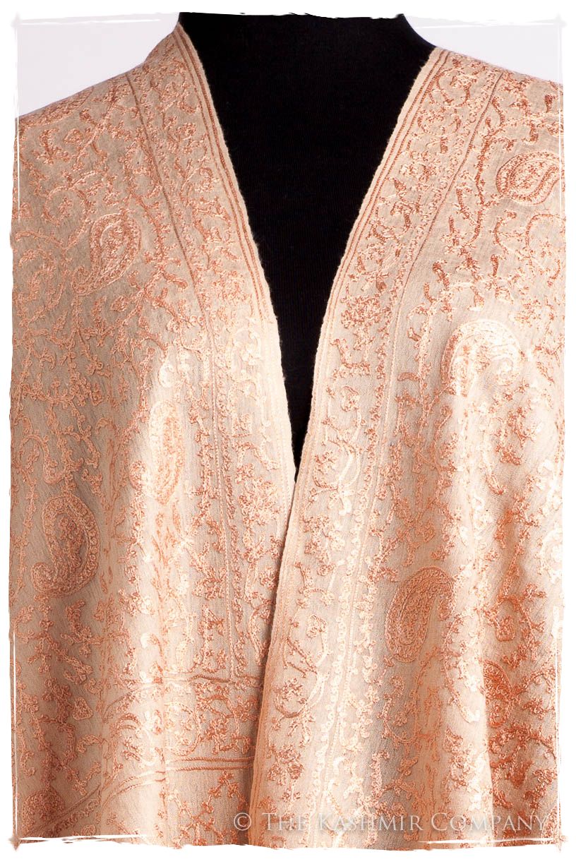 The Célébration Fabuleuse Crème de Pêche Shawl