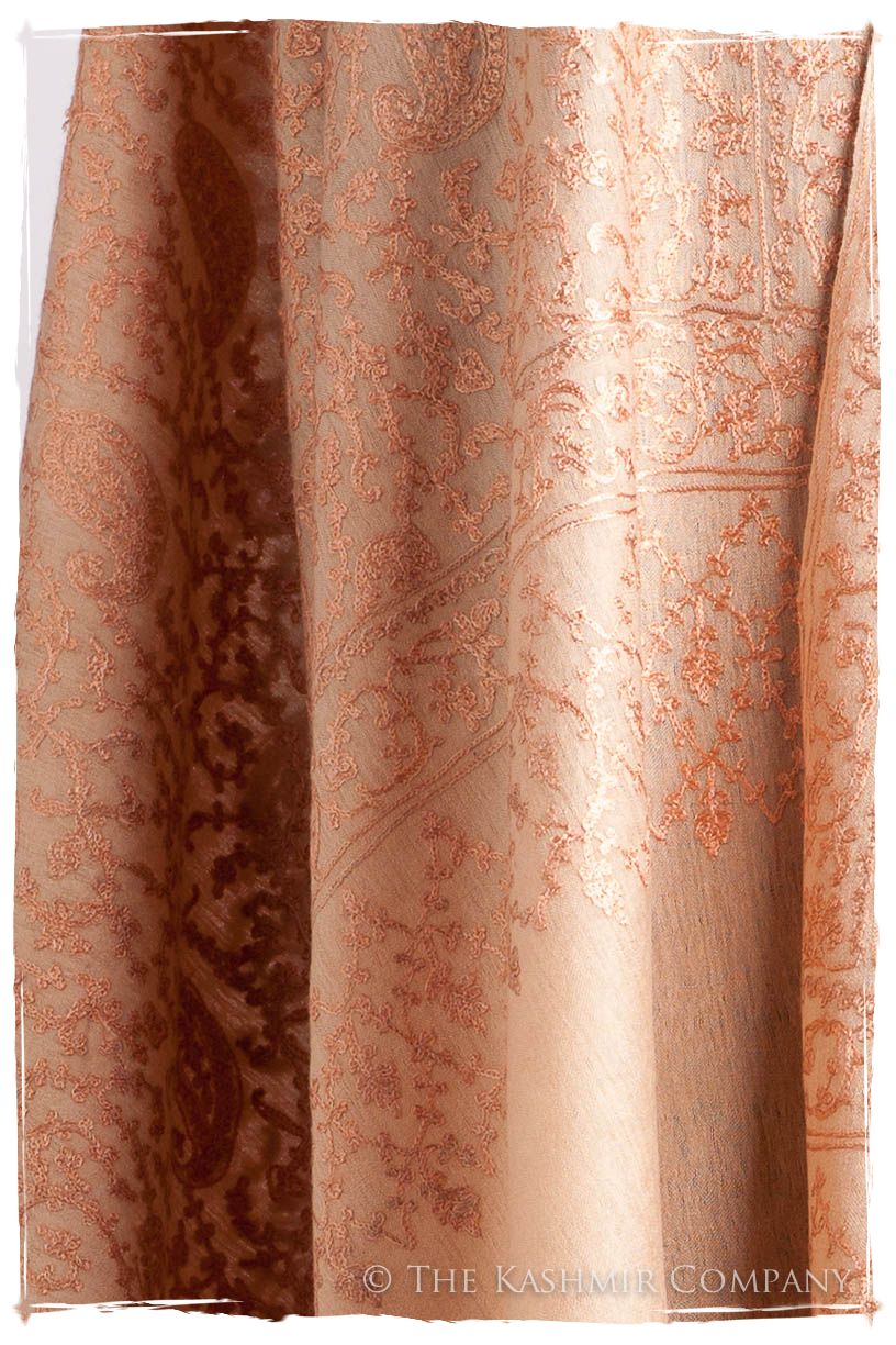 The Célébration Fabuleuse Crème de Pêche Shawl