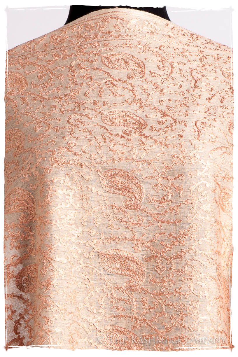 The Célébration Fabuleuse Crème de Pêche Shawl