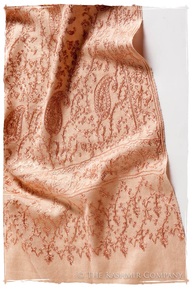 The Célébration Fabuleuse Crème de Pêche Shawl