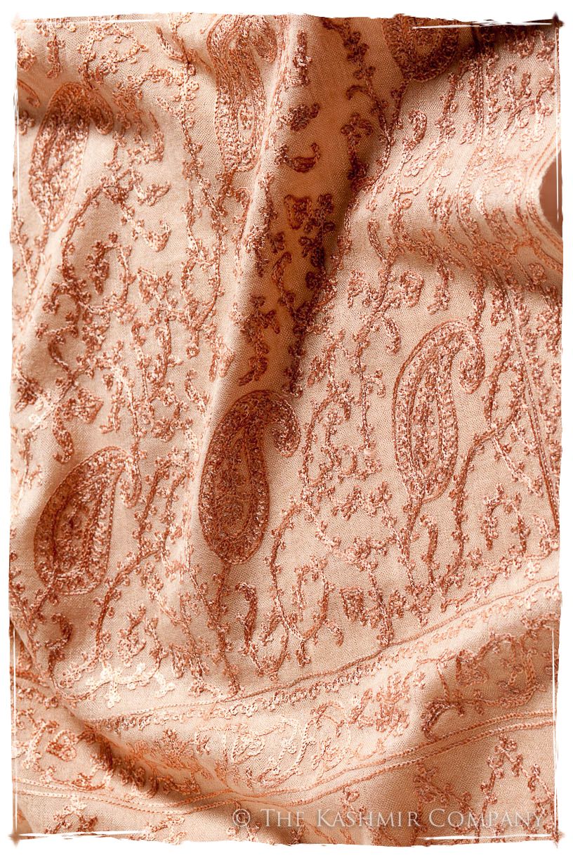 The Célébration Fabuleuse Crème de Pêche Shawl