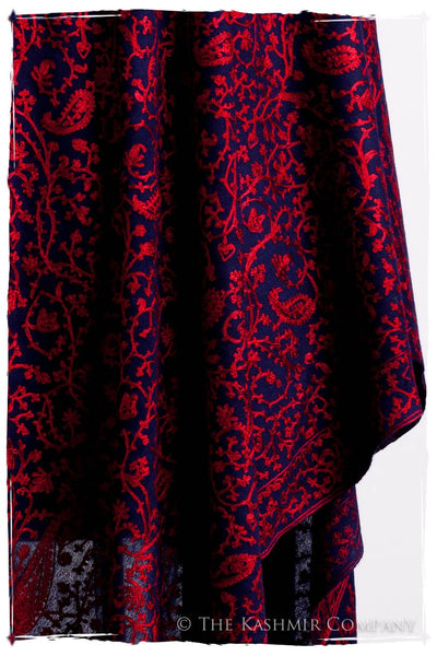 The Célébration Fabuleuse Rouge Bleu Shawl